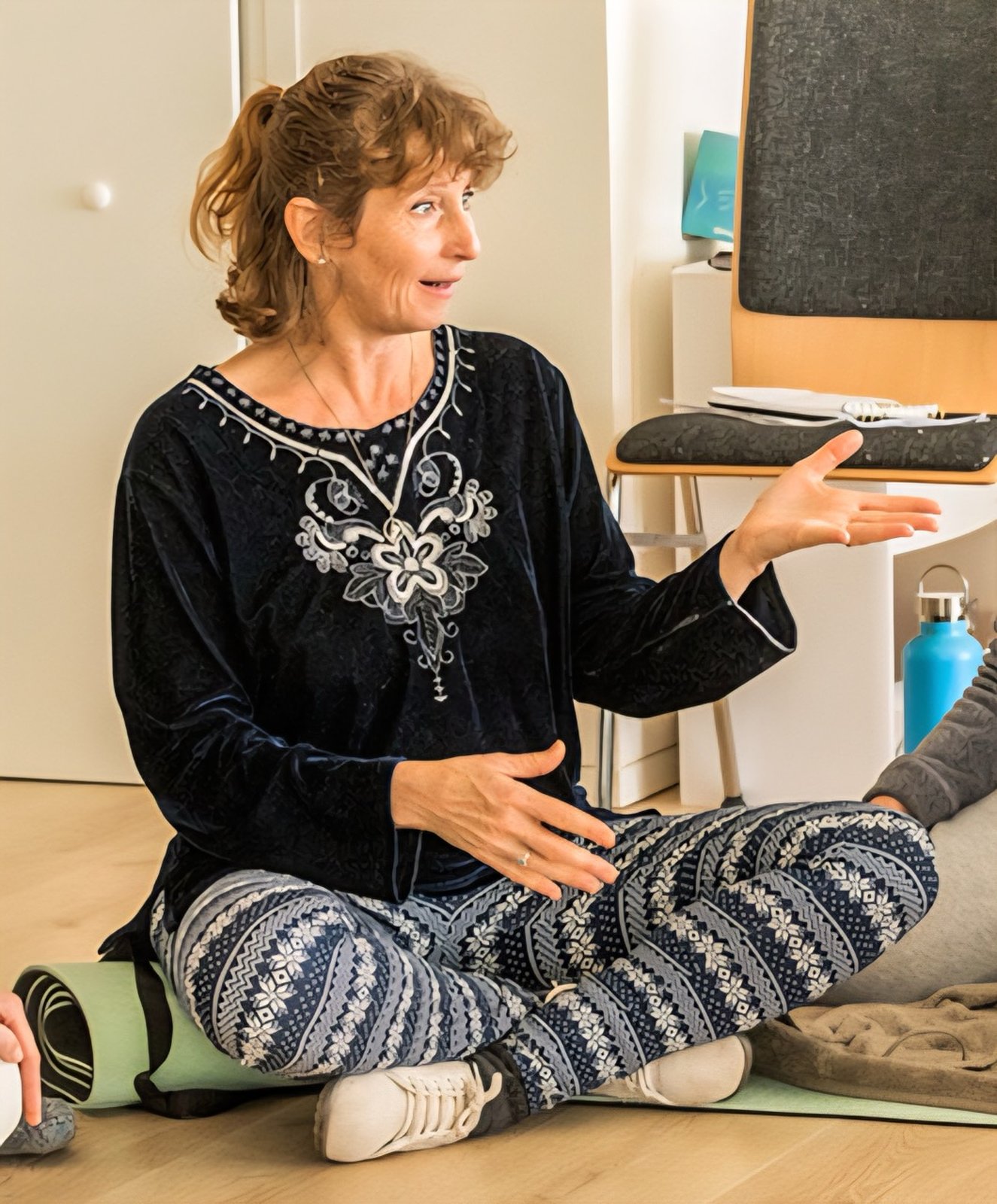 Silke Maria Haas leading an energetic healing and coaching session in Mallorca