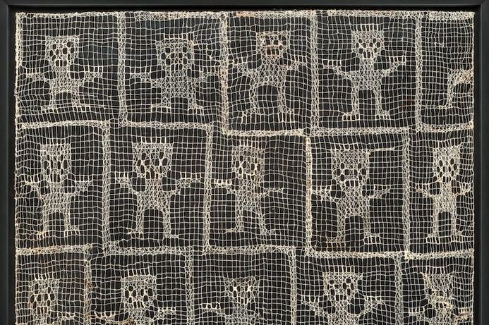 Andean textile with woven figures from the Los hilos conductores exhibition, Fundación Juan March, Palma
