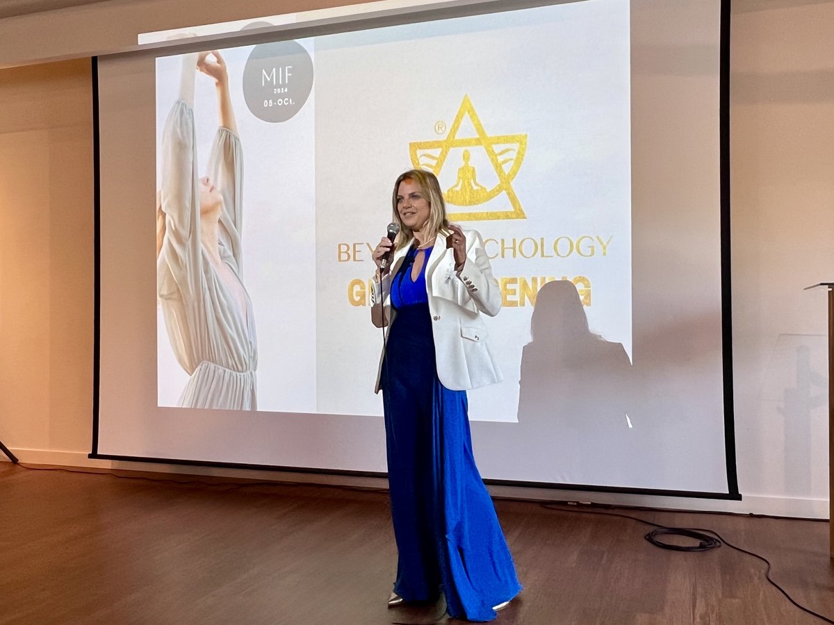 María del Mar García speaking on stage at the Women's Integral Health Festival in Mallorca